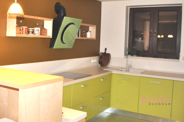 Farba do kuchni zamiast płytek - farba lateksowa na ścianie w kuchni - Kuchnia na wymiar (Gliwice) od Kuchnie Pinio.